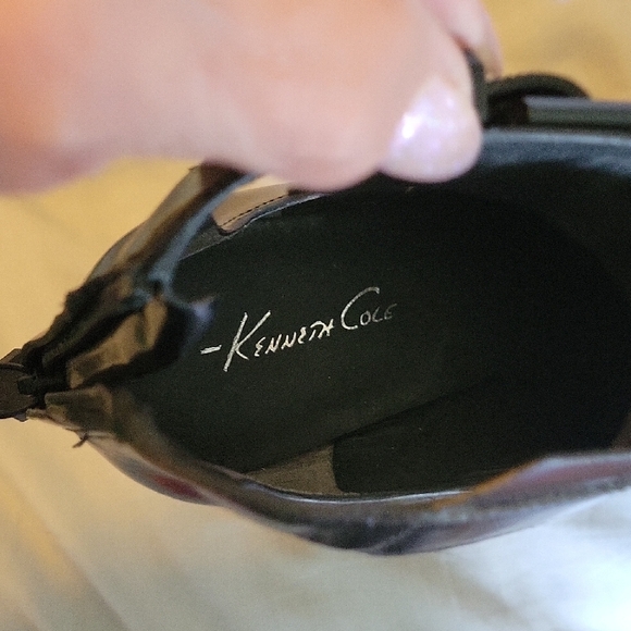 You Are Hip!Kenneth Cole New York Black and White Heeled Boots with Sleek Design - Picture 5 of 6